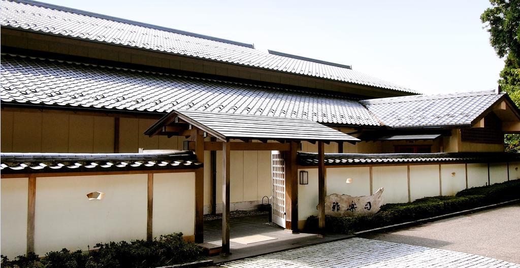 Menard Aoyama Resort: Wafukan Utatsukasa Iga Екстериор снимка